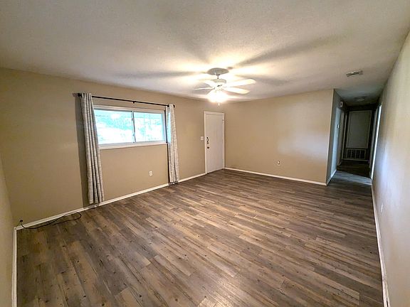 5th image of 225 Ajax Dr NW
