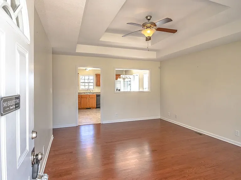 955 Russet Dr — Photo 2
