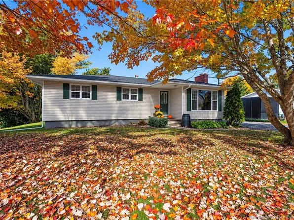 83 Renfrew St, Petitcodiac, NB E4Z 4S6
