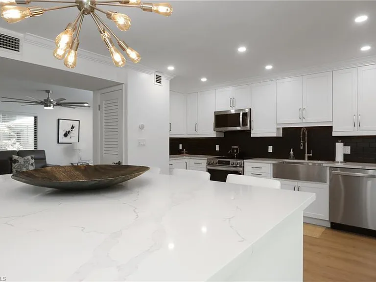 788 Park Shore Dr #E14 — Photo 7