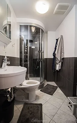 Rented by City Connections Realty | media 32