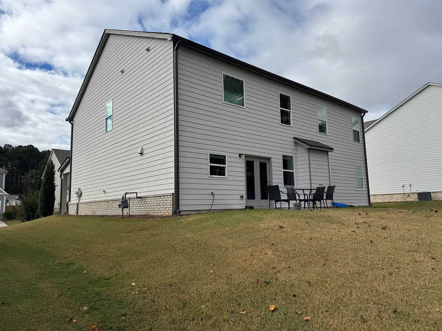 4 bed, 2850 sqft, $3,400 — Photo 2