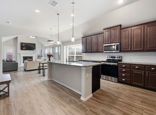 1204 Queens Brook Ln, Fort Worth, TX 76140