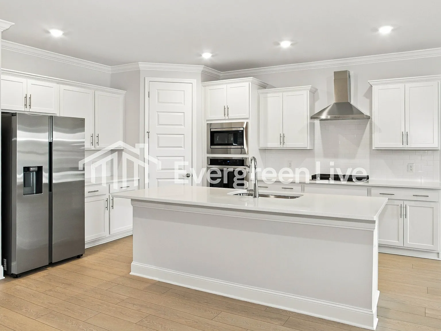4 bed, 3.0 bath, 2828 sqft, $2,345 — Photo 4