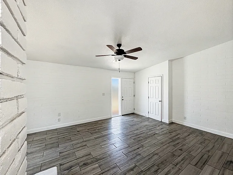 4202 N 27th St #11 — Photo 8