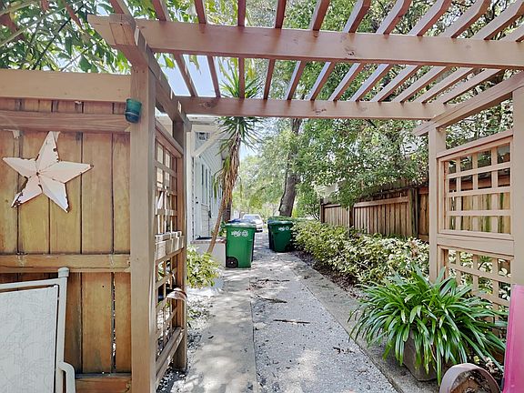 4th image of 807 S Fremont Ave #1/2