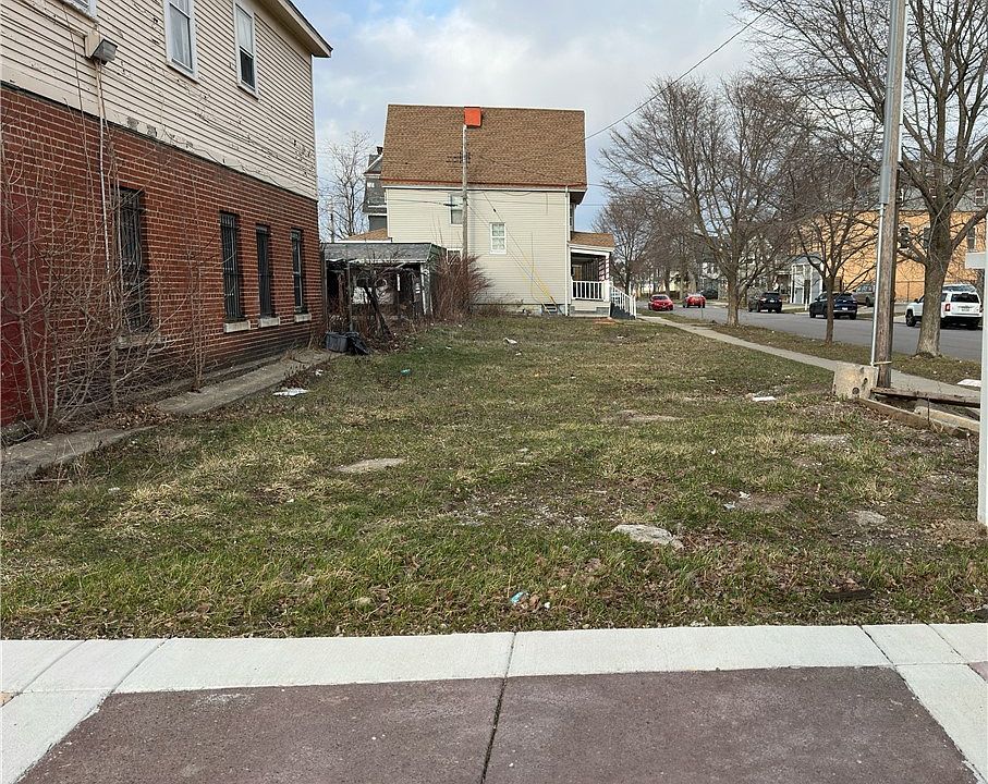 1st image of 899 Niagara St #23