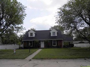 1611 Crescent Dr, Columbus, IN 47203