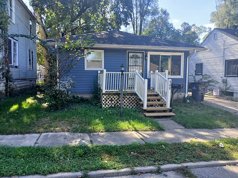 148 E Maple St — Photo 1
