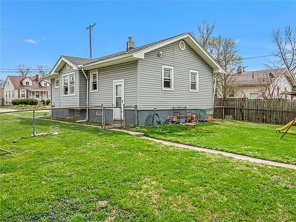 5th image of 2849 Revere Ave