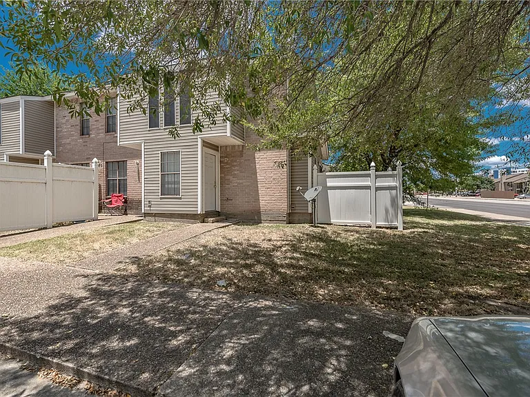 1801 Woodsman Dr #D — Photo 21