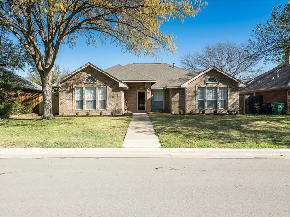 313 Pear Tree Pl, Denton, TX 76207