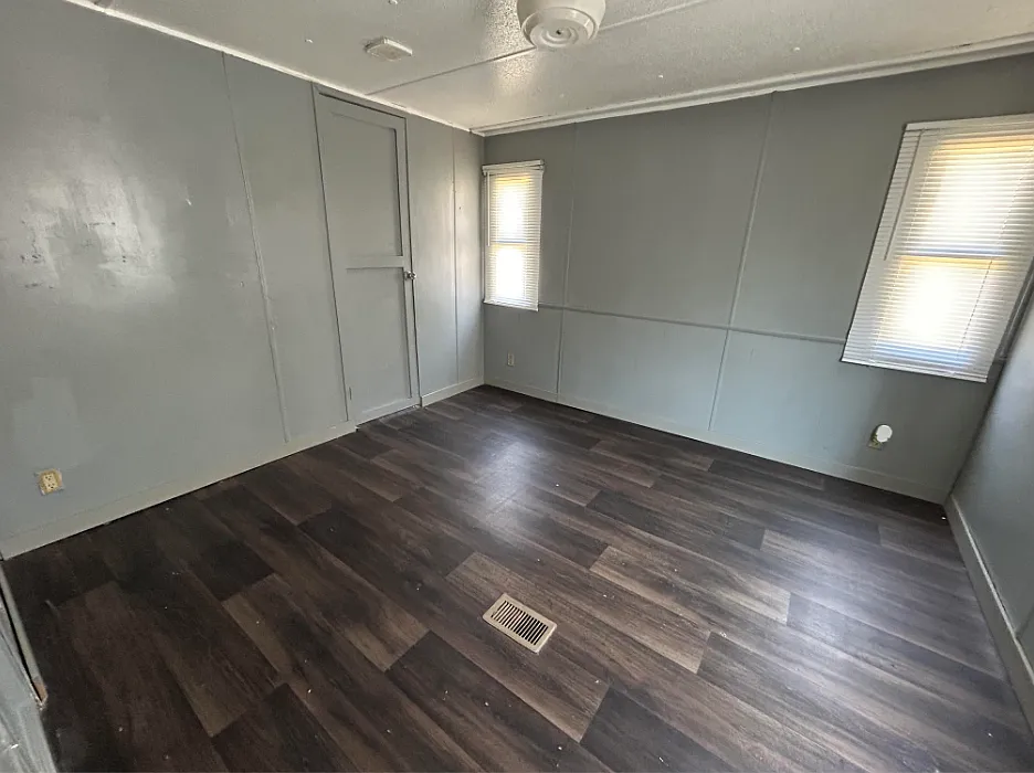 3 bed, 1.5 bath, 1200 sqft, $700 — Photo 4