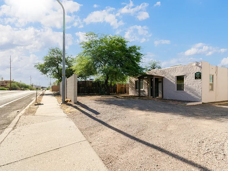 1032 E Glenn St — Photo 7