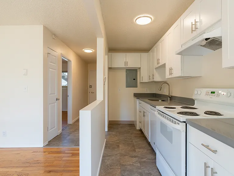 Lake Vista Apartments — Photo 15