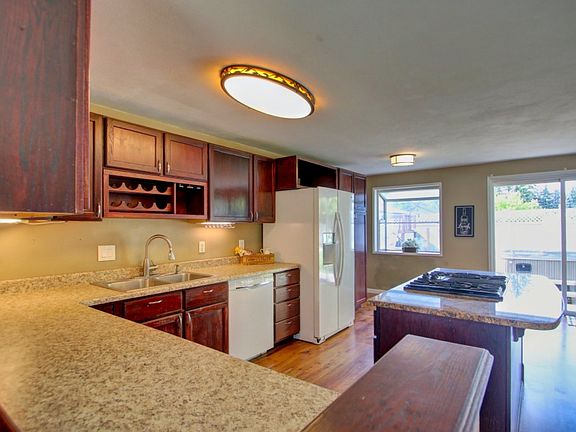 4th image of 18172 Joy Pl