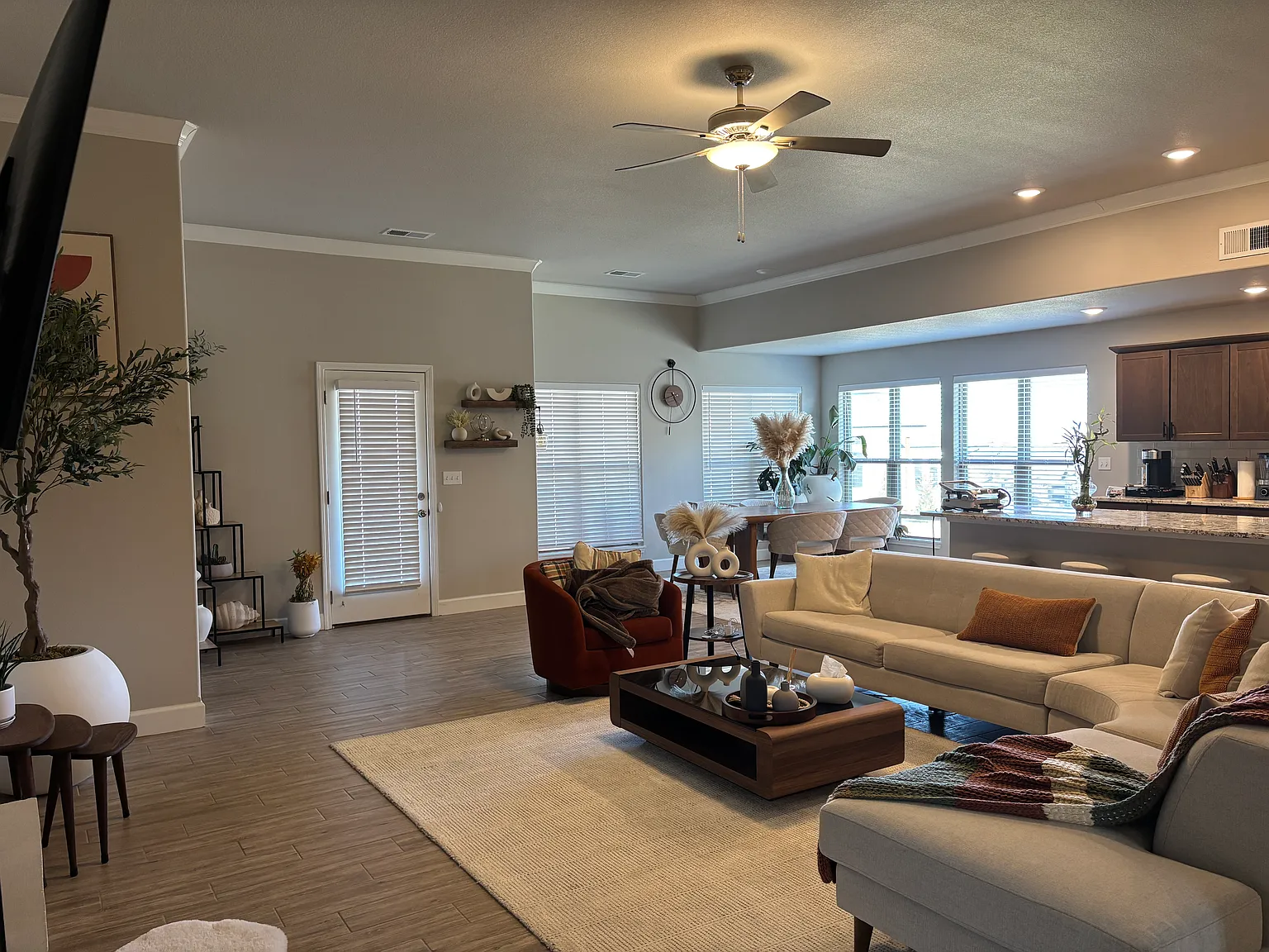 4 bed, 2363 sqft, $3,500 — Photo 2