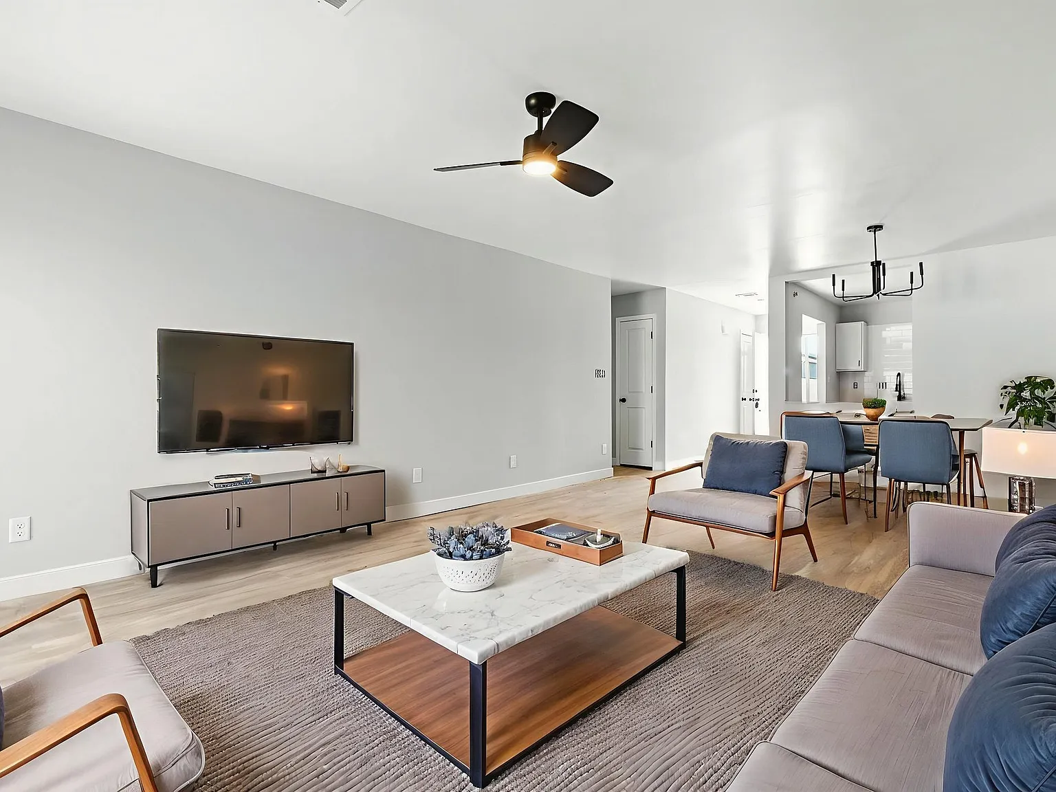 1900 Sanford Dr — Photo 2