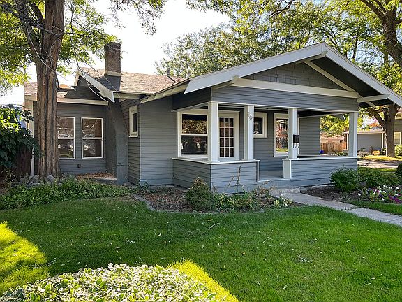 3rd image of 161 8th Ave N
