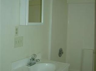 729 J St APT D, Los Banos, CA 93635