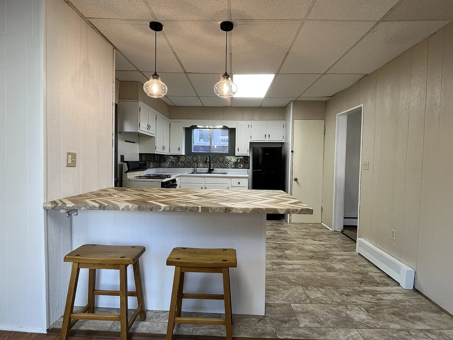 3 bed, 1200 sqft, $1,450 — Photo 2