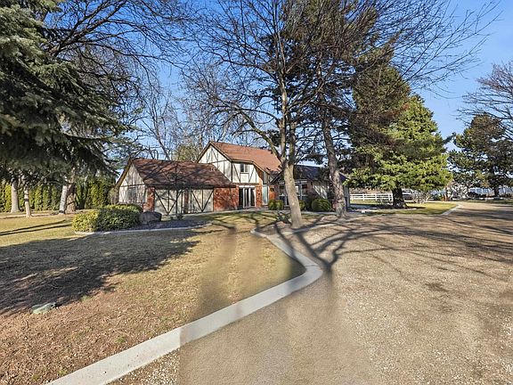 2nd image of 5702 E Victory Rd