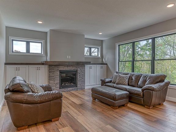 5th image of 5039 White Pine St