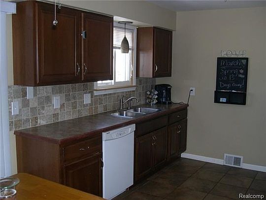 5th image of 30860 Stephen Ct