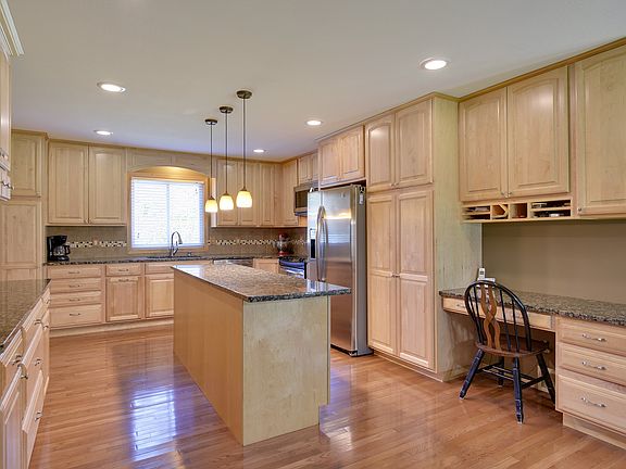 5th image of 17420 Driscoll St NW