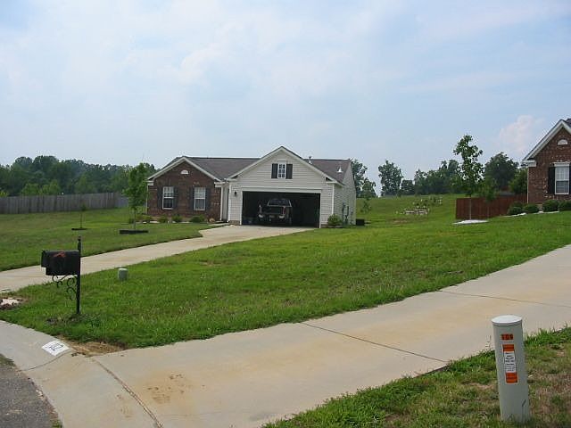 1st image of 109 Crestoak Ln