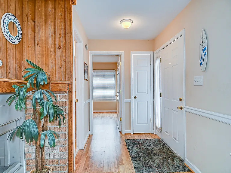 FOYER/ENTRANCE