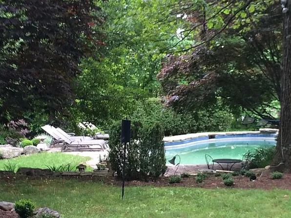 12 Woodland Ct S, Bedford, NY 10506