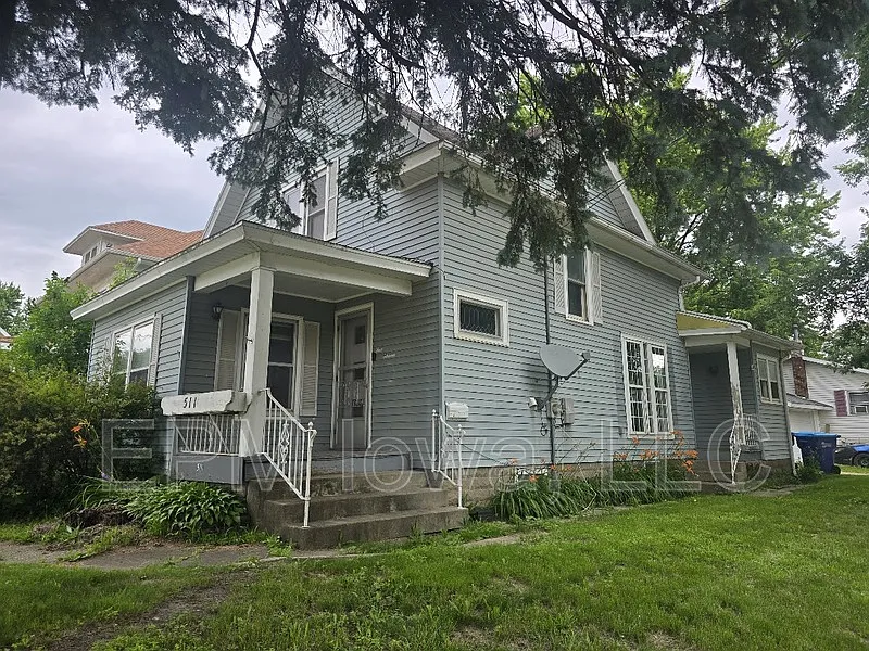 3 bed, 1.5 bath, 1266 sqft, $875 — Photo 1