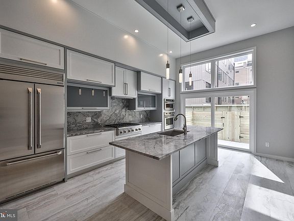2nd image of 1020 Christian St #2