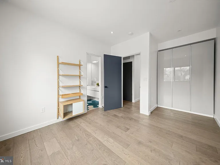 3004 N Underwood St — Photo 35