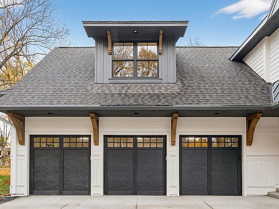 4th image of 641 Park St E