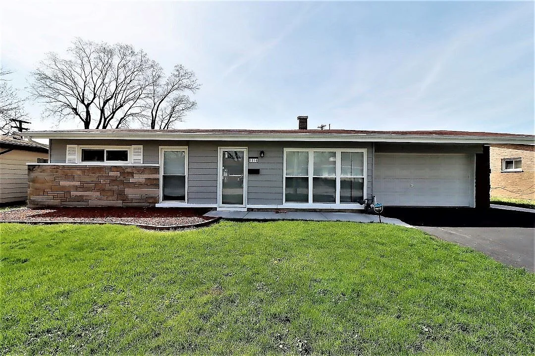 1516 Stanley Blvd photo 1