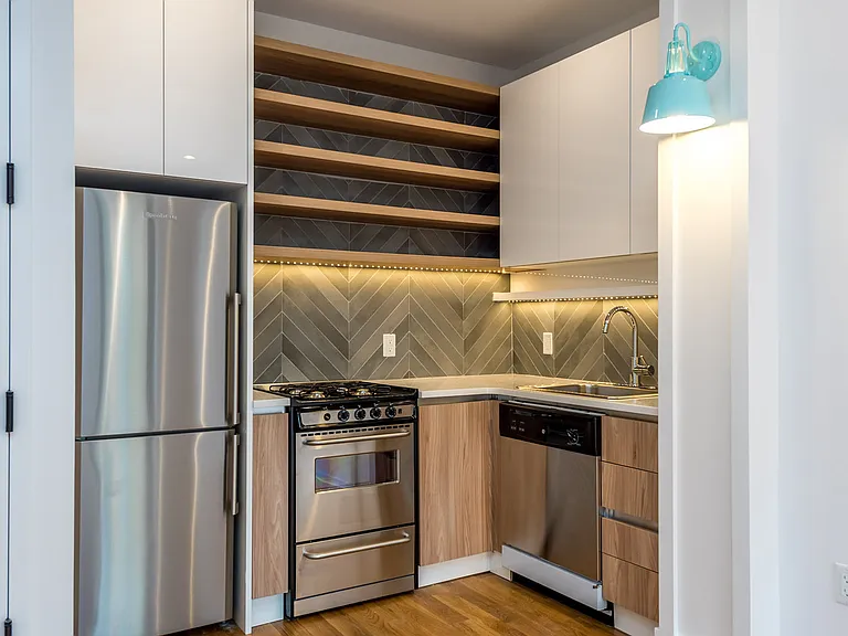 724 5th Ave #4D — Photo 2