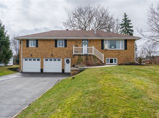 3946 Split Rock Rd, Camillus, NY 13031