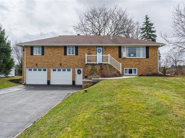 3946 Split Rock Rd, Camillus, NY 13031