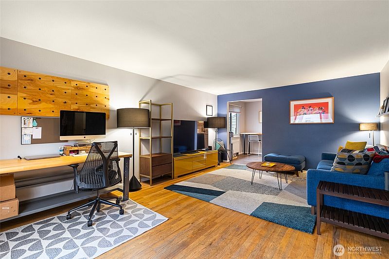 3rd image of 901 N Forest Street #123