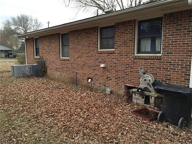 2nd image of 211 Gentry St