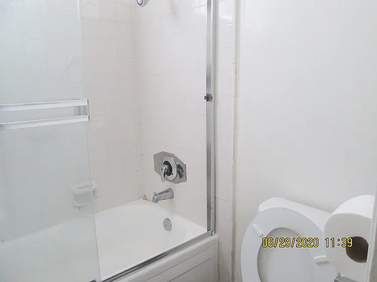 Lido Apartments - 3610 Midvale Ave — Photo 11