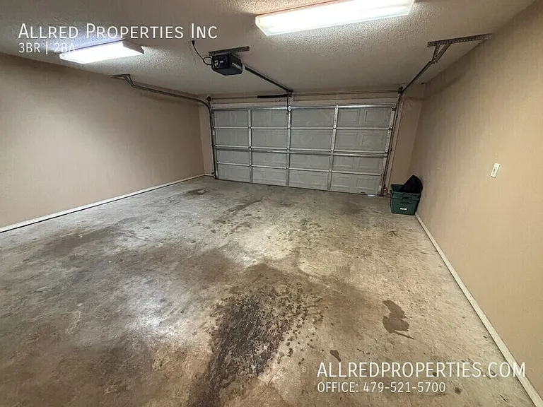2538 W Houston St — Photo 15