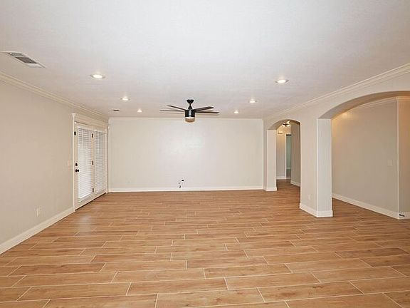 5th image of 8108 Knoxville Dr