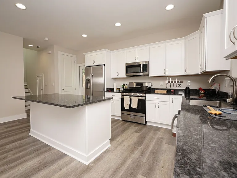 106 Penny Ln — Photo 8