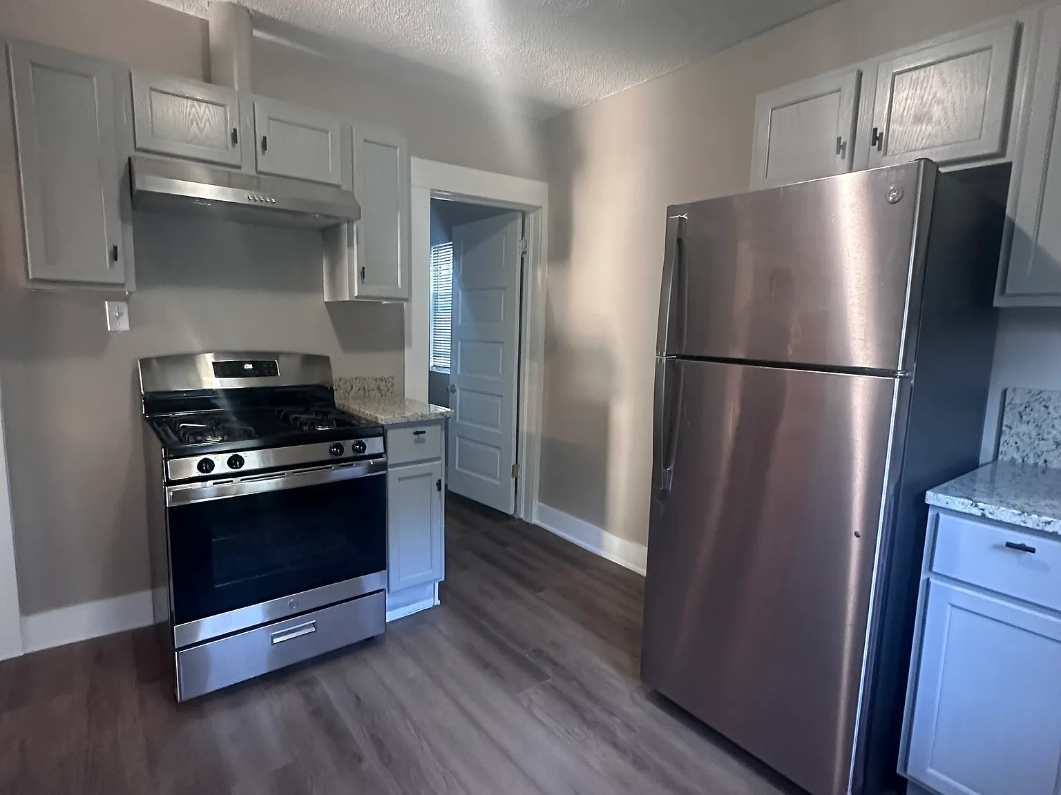 2 bed, $1,600 — Photo 4