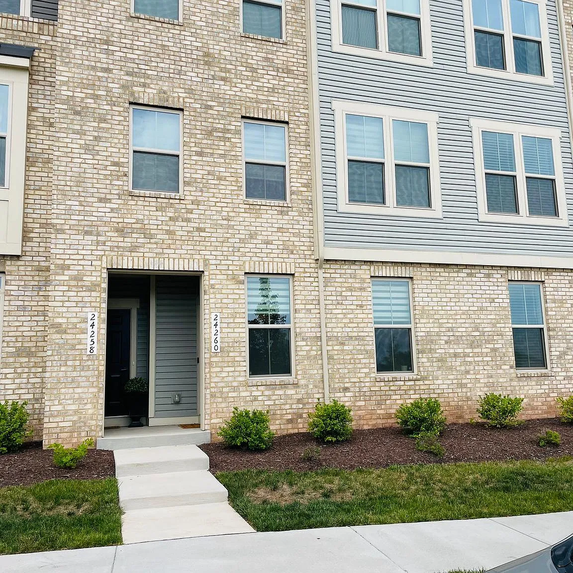 3 bed, 2.5 bath, 1610 sqft, $3,075 — Photo 1