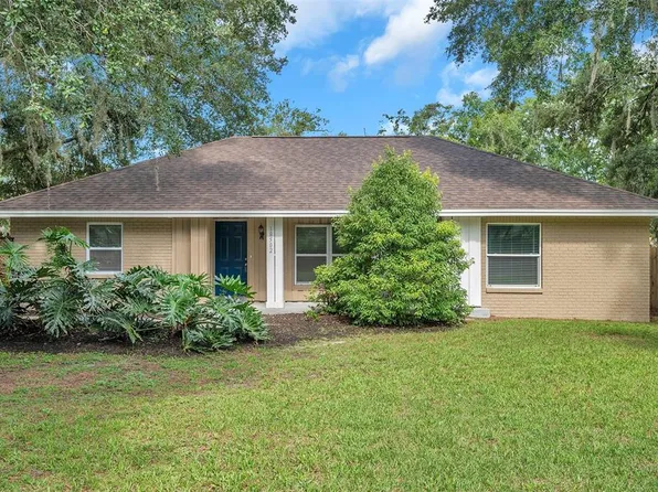 18502 Walker Rd, Lutz, FL 33549