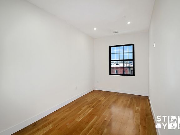 3rd image of 526 Kosciuszko St #2F